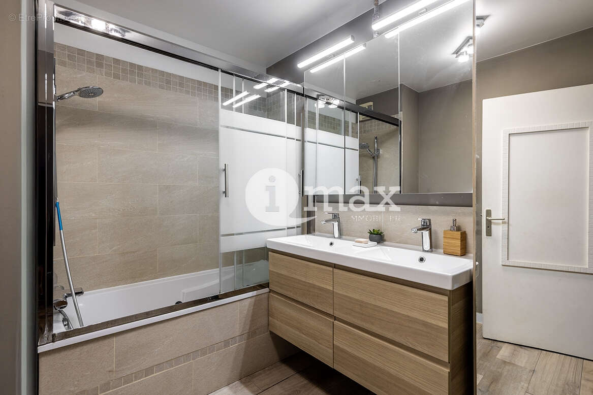 Appartement à LEVALLOIS-PERRET