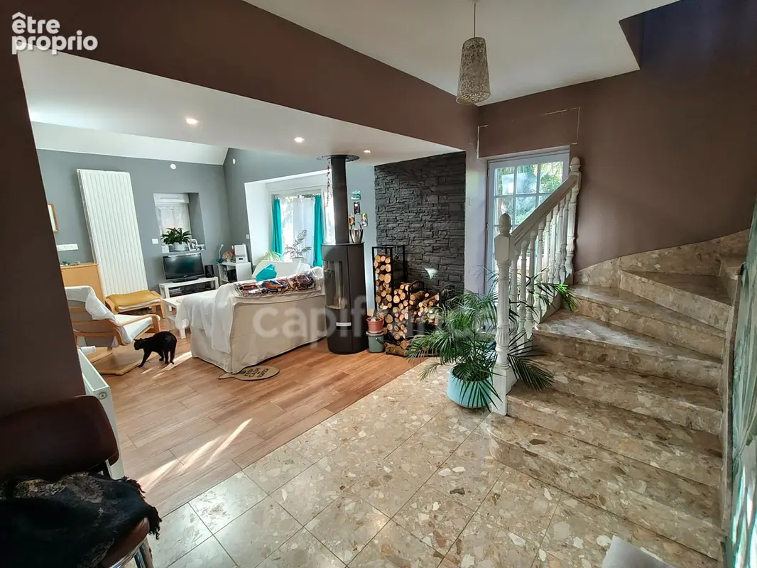 Maison en pierre avec plus d’un hectare de terrain – Berrien - photo 2