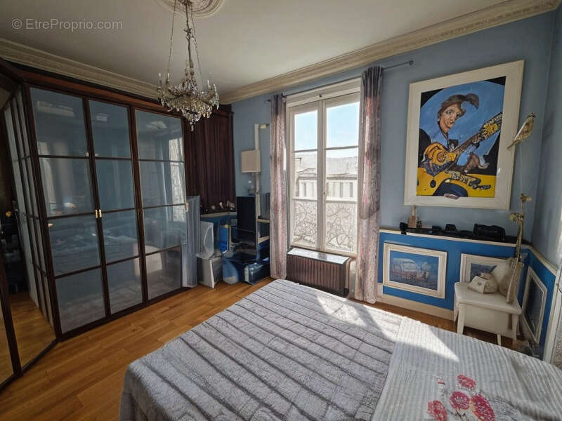 Livry Gargan, secteur Jacob grande maison de 220 m2 idéal artisan ou profession libérale - photo 12
