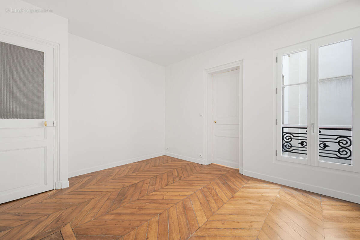 Appartement à PARIS-14E