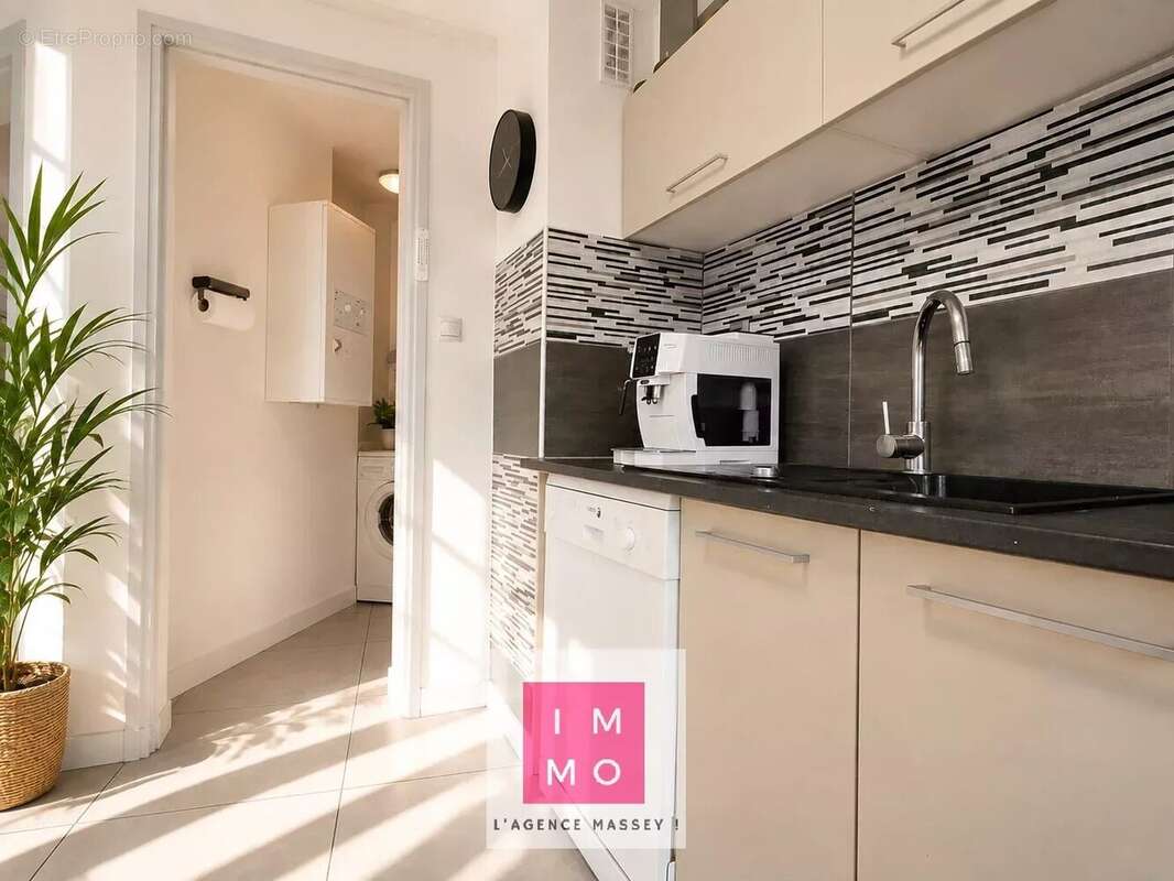 T3 lumineux de 56 m² – Balcon, grand garage, cave et parking – Secteur Jardin Massey - photo 12