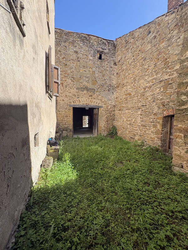 Autre à VIC-LE-COMTE