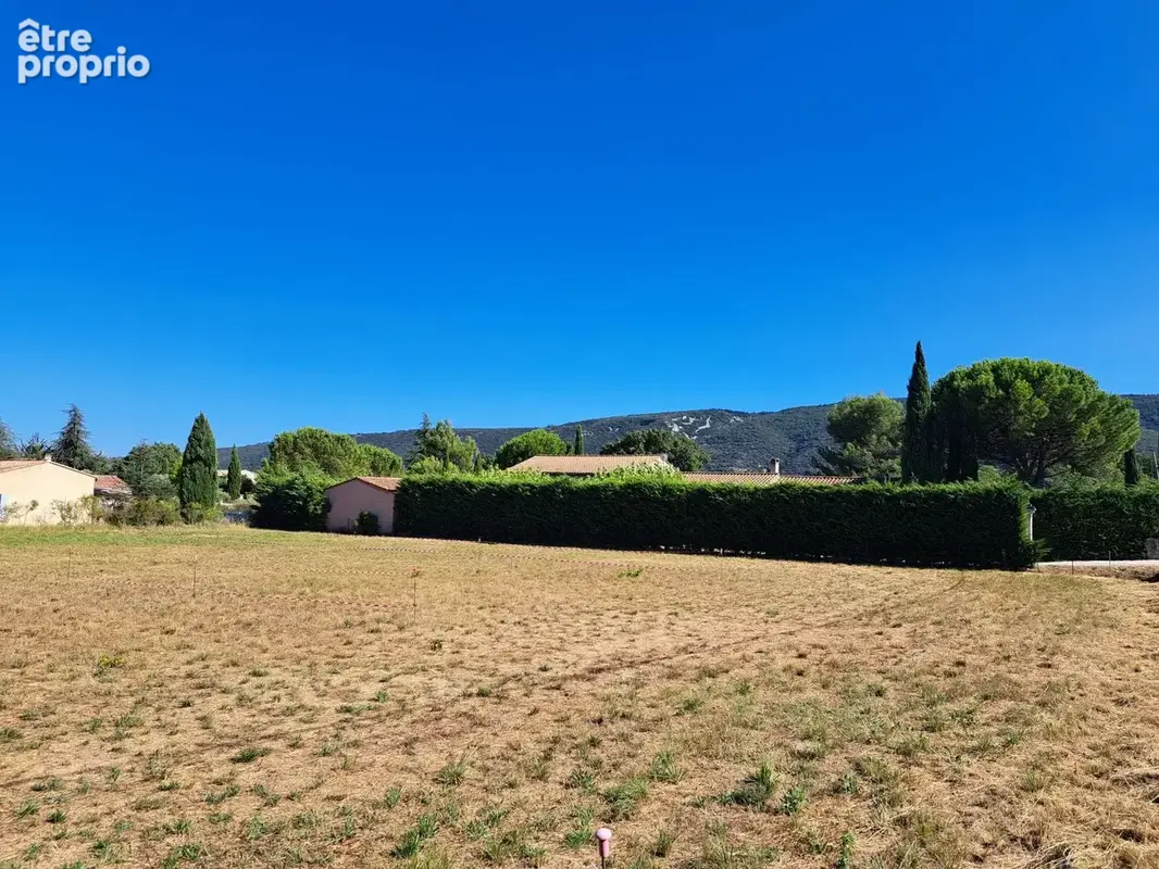 Terrain à LACOSTE