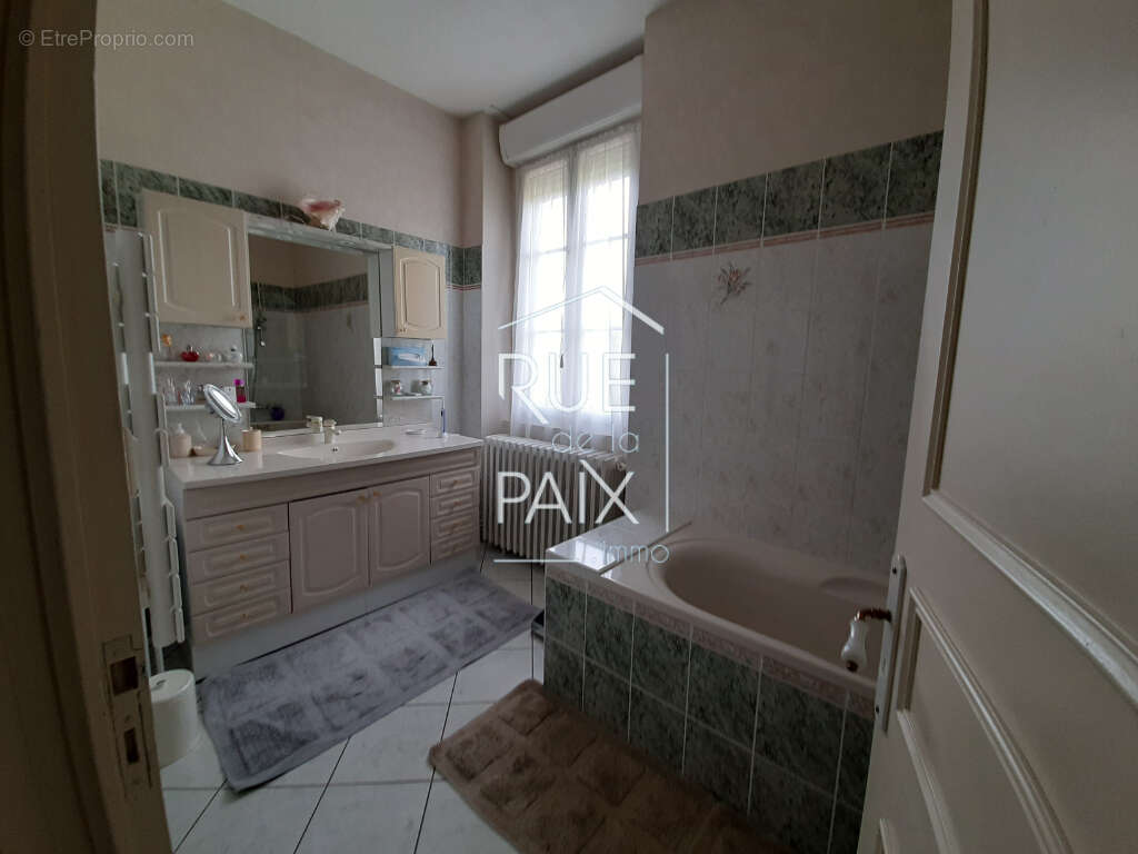 Propriété de caractère - Cuhon - photo 11