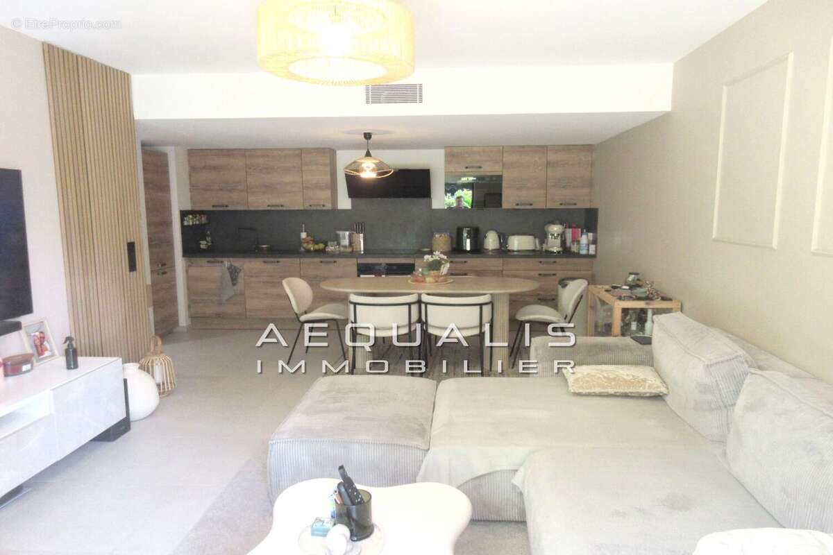 Appartement à EZE