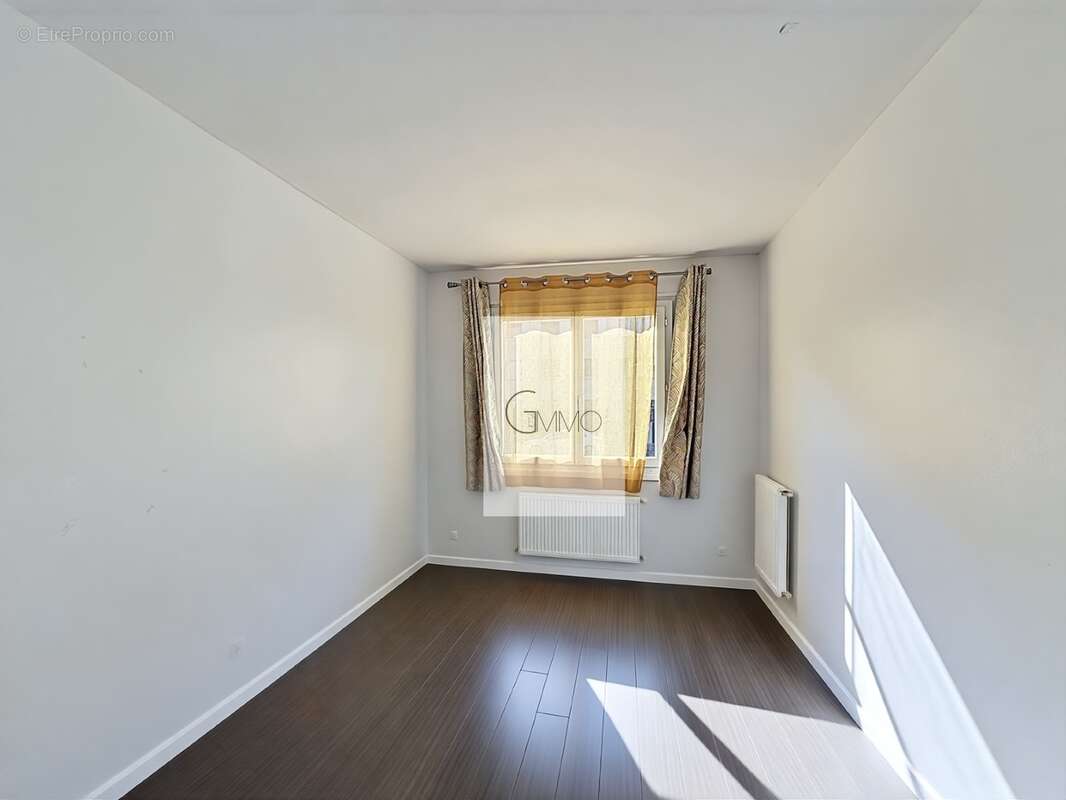 Appartement à L'HAY-LES-ROSES