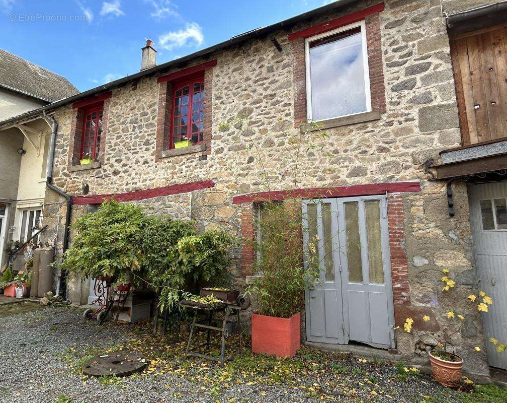 Appartement 659 m² à Saint-Etienne-De-Fursac  - photo 4