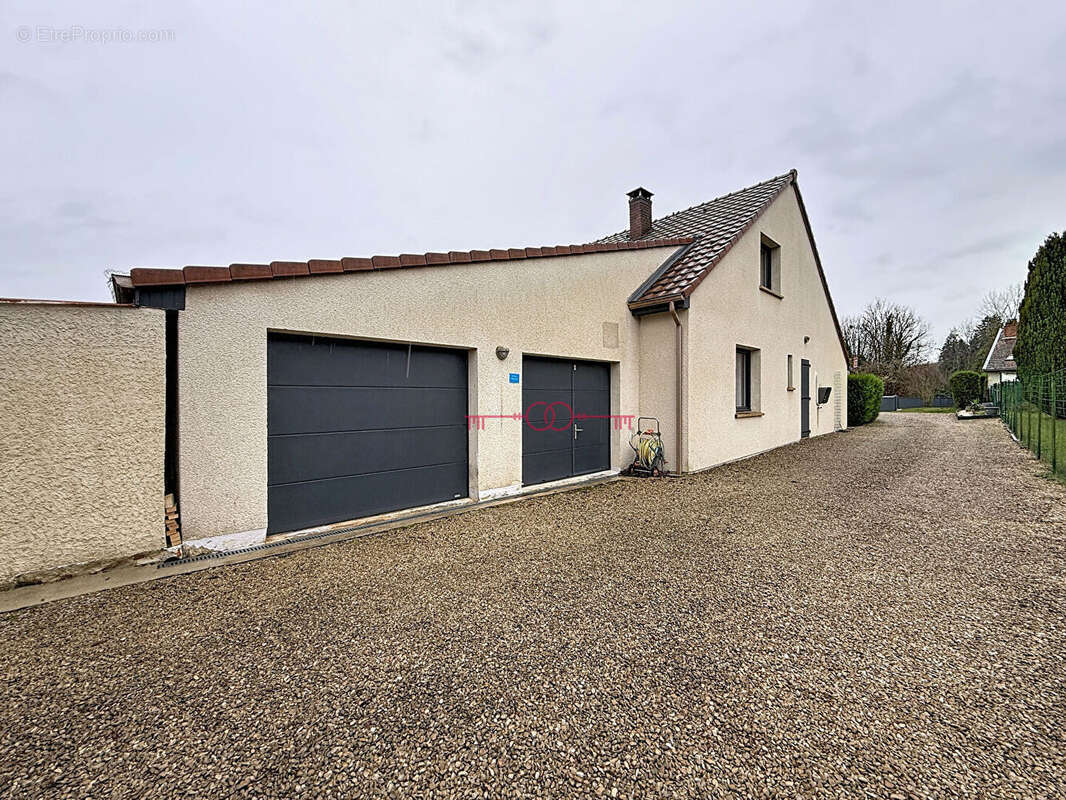 Maison à VIENNE-LE-CHATEAU