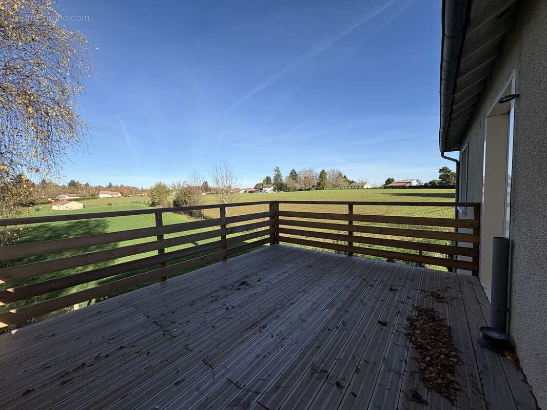 Maison à SAINT-LEONARD-DE-NOBLAT