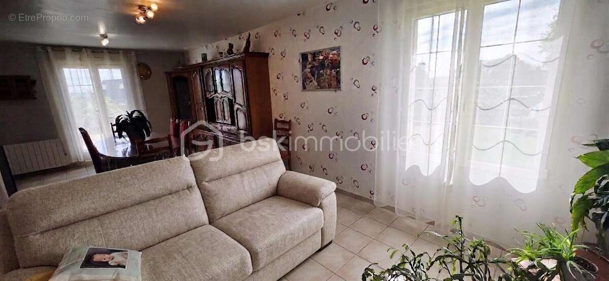 Maison à LES LOGES-MARCHIS