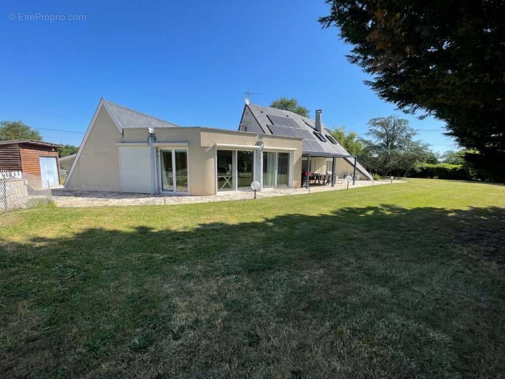 Maison à PRECIEUX