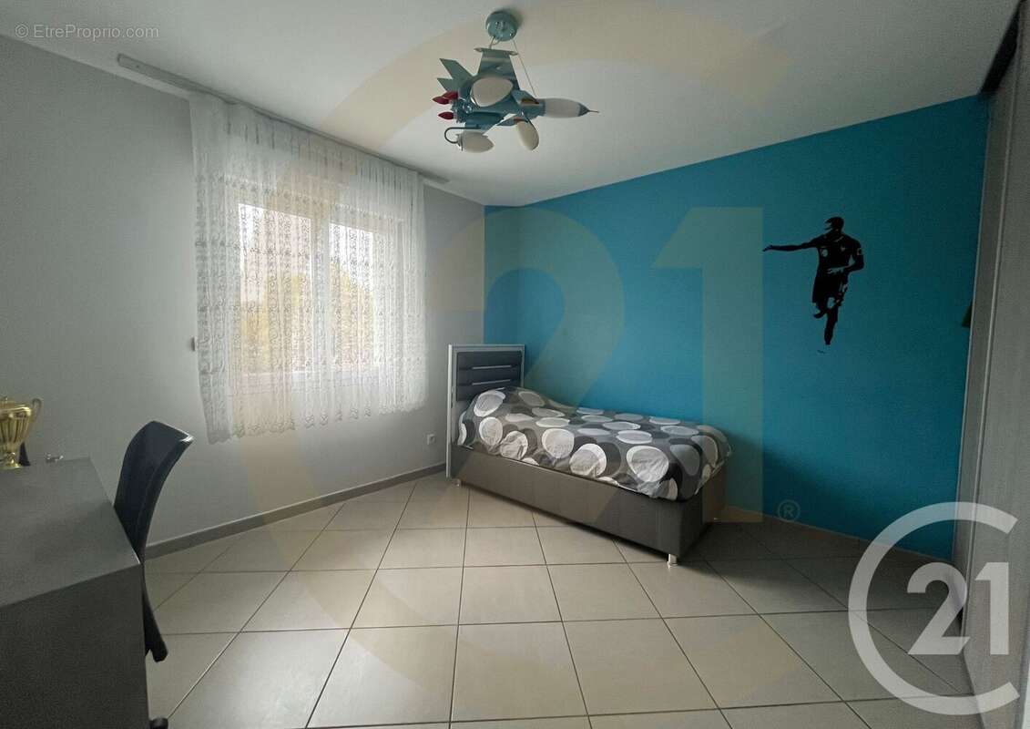 Maison à SAINT-CLAIR-DE-LA-TOUR