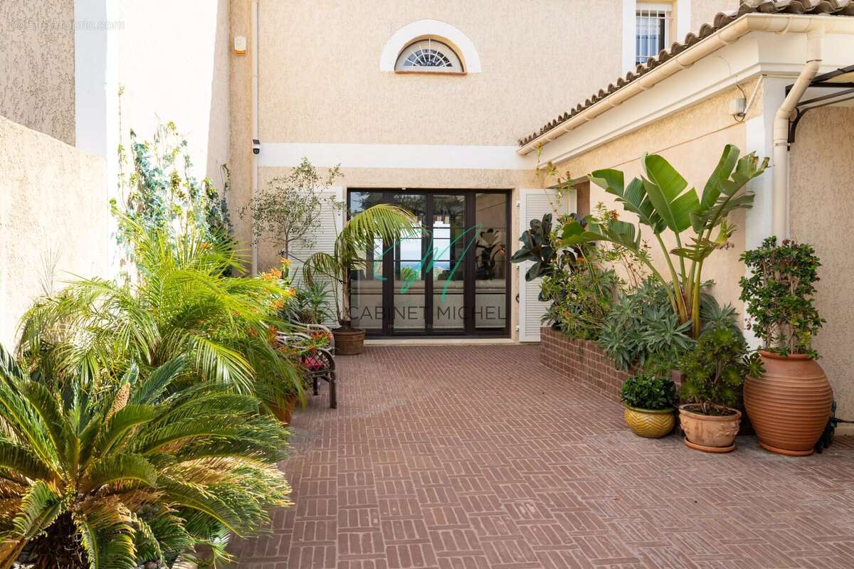 Maison à VILLENEUVE-LOUBET