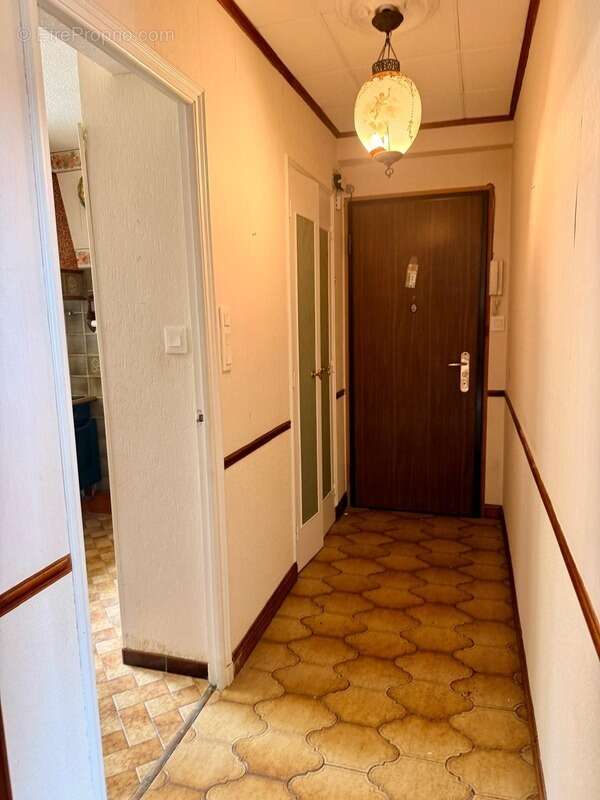 Rare à la vente : Appartement à vendre 4 pièces avec vue d'exception sur la cité de Carcassonne. Prix de vente : 124200€ - photo 7