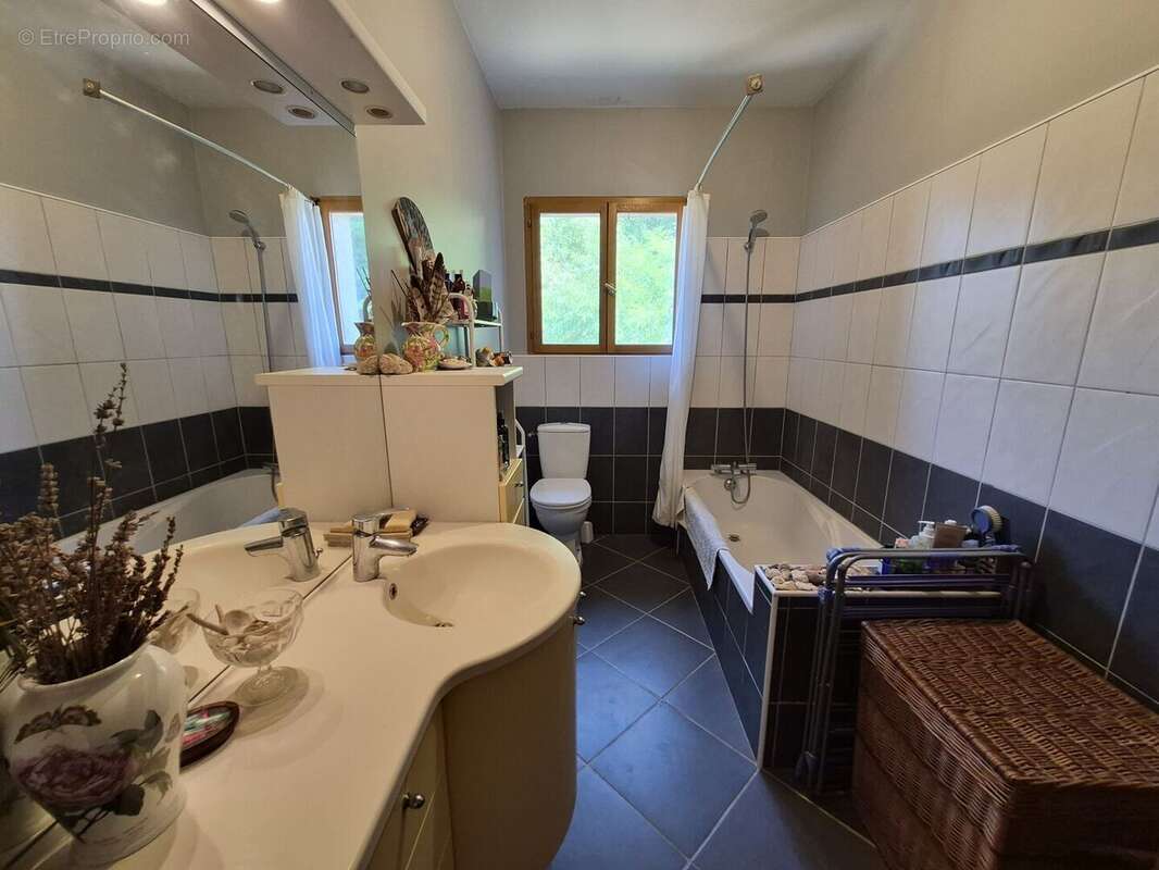 À vendre dans le Gers, proche de Castelnau-Magnoac: Maison gasconne dotée d'une cuisine d'été spacieuse, balcon-terrasse, grange - photo 17