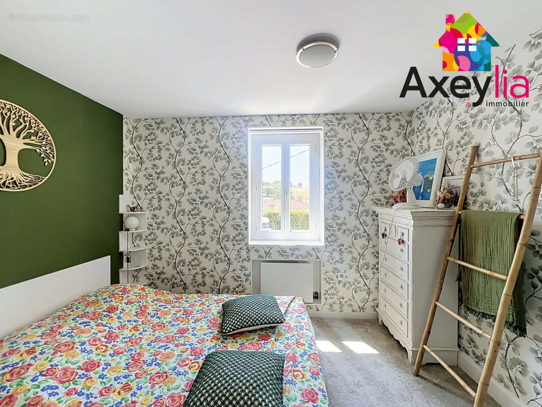A vendre - le donjon - maison avec garage et piscine - photo 8