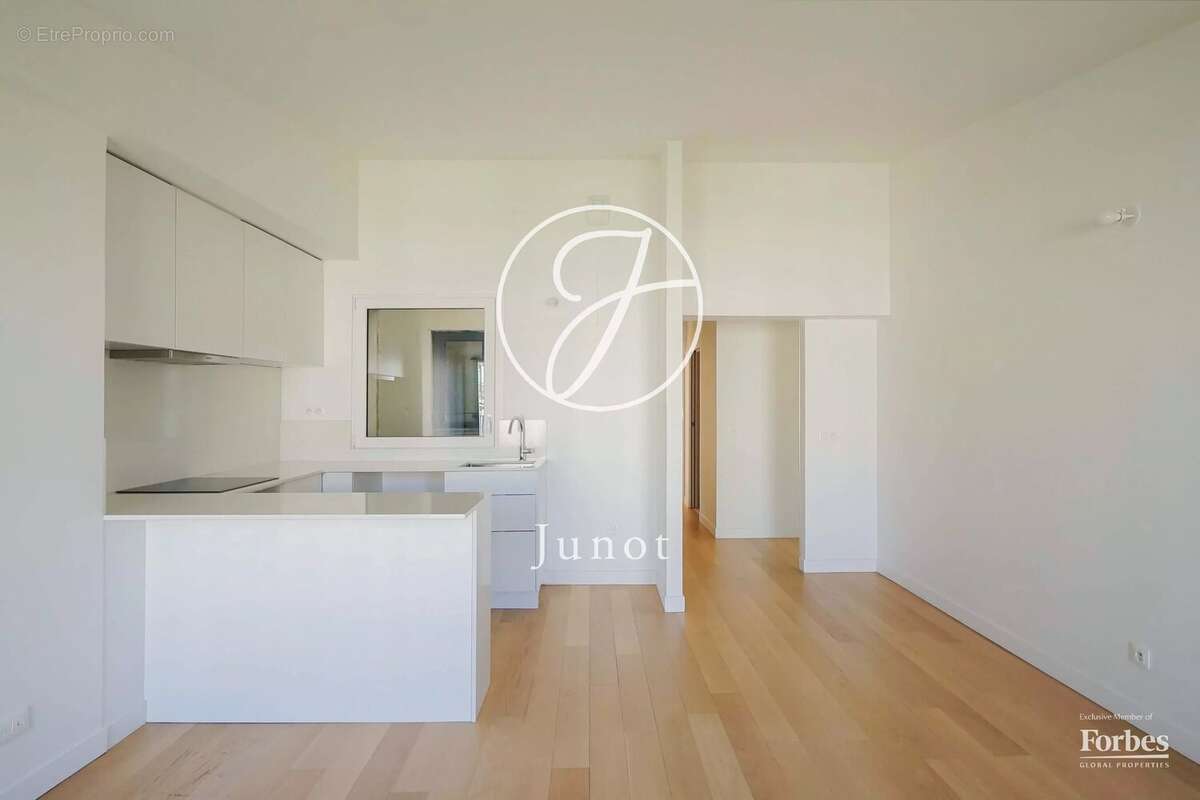 Appartement à PARIS-8E