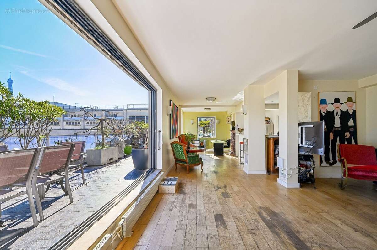 Appartement à PARIS-16E