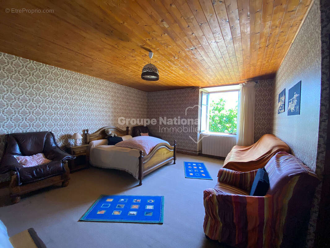 Maison à SAINT-MARTIN-DE-FUGERES