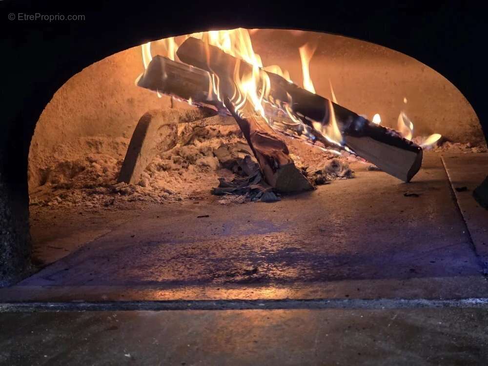 Restaurant pizzeria feu de bois et bar licence iv - photo 2