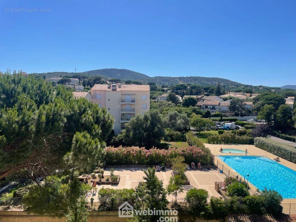 Dans une Résidence bien entretenue avec Parc et Piscine. - Appartement à SAINTE-MAXIME