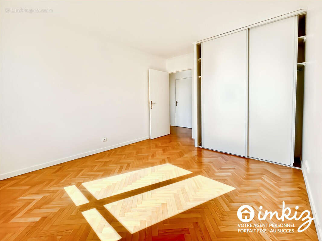 Appartement à COURBEVOIE