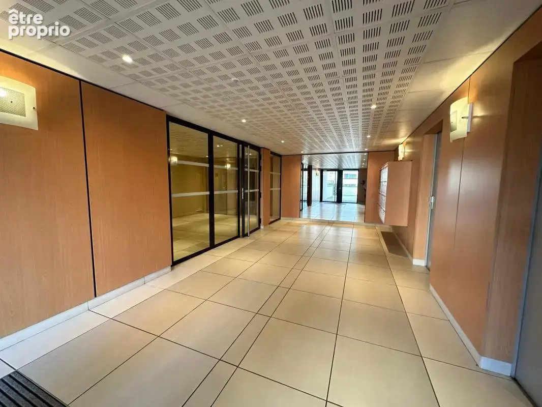 Appartement T4 avec grande terrasse et double garage - photo 10