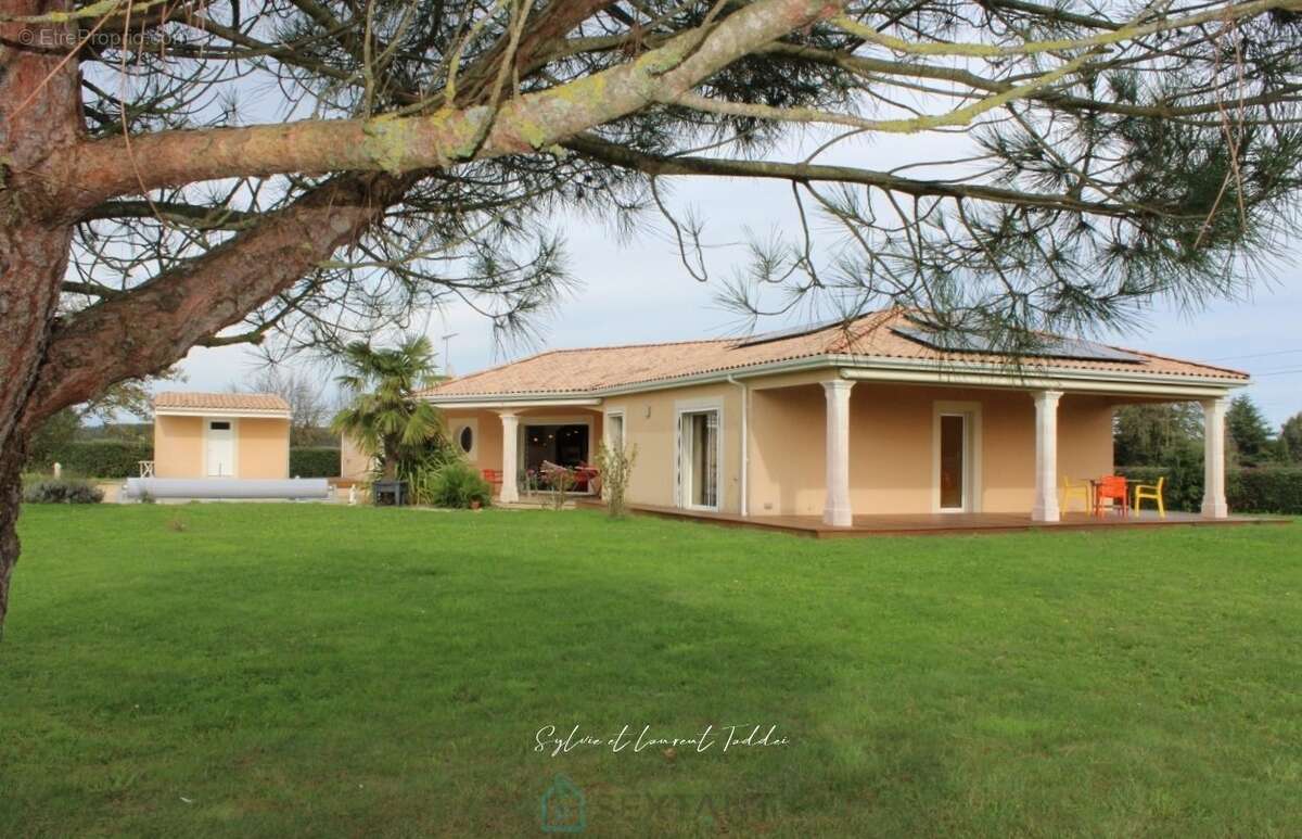 Maison contemporaine basse consommation avec vue degagee sur la campagne environnante - photo 2