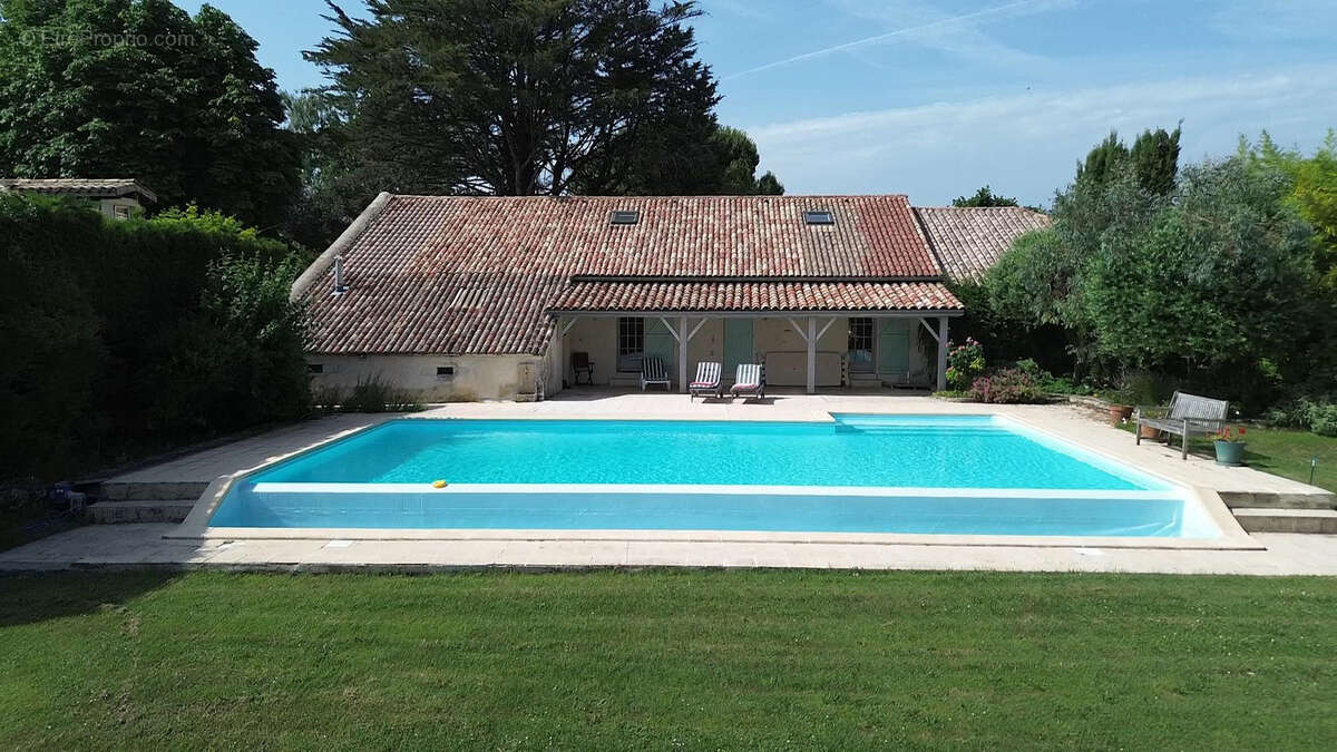 Propriété avec vue exceptionnelle, deux gites et piscine. - photo 13