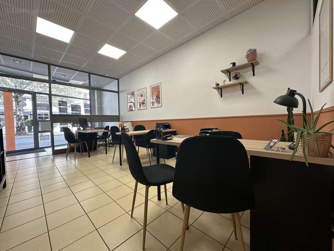  Bureaux - commerce