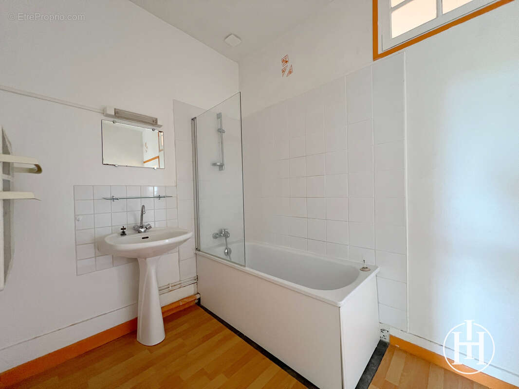 Maison à DUN-SUR-AURON