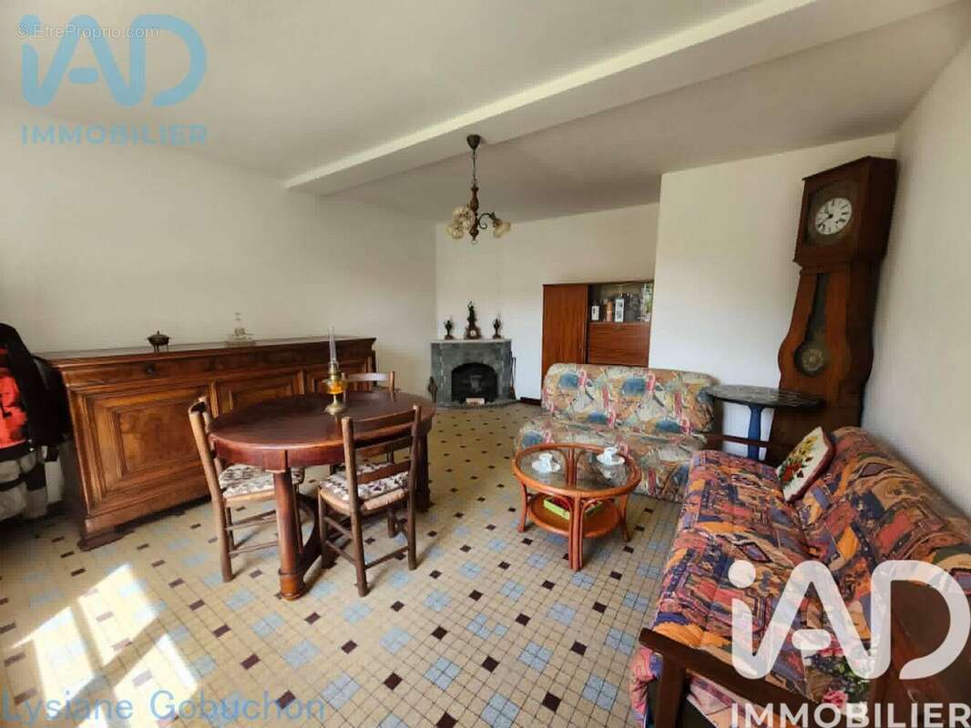 Photo 3 - Maison à LA ROCHEBEAUCOURT-ET-ARGENTINE