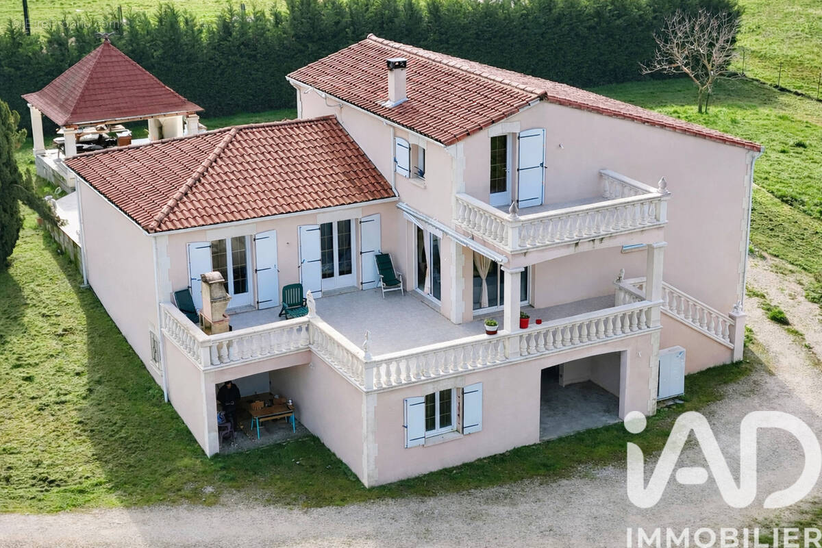Photo 1 - Maison à MOSNAC