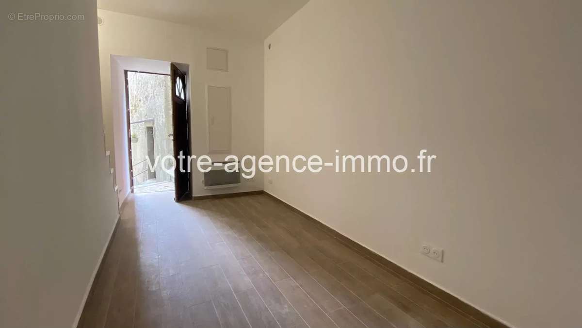 Appartement à CONTES