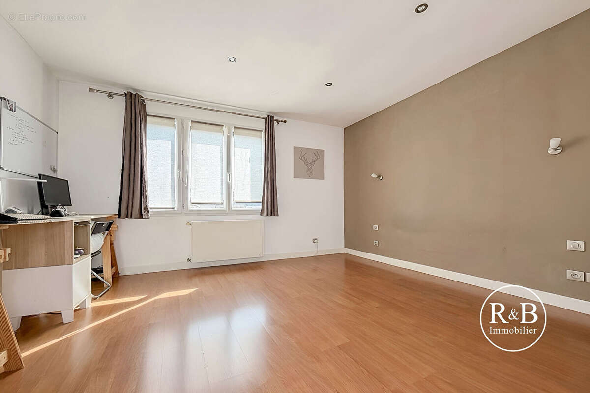 Maison à LES CLAYES-SOUS-BOIS