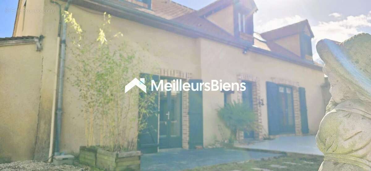 Maison à BERCHERES-LES-PIERRES
