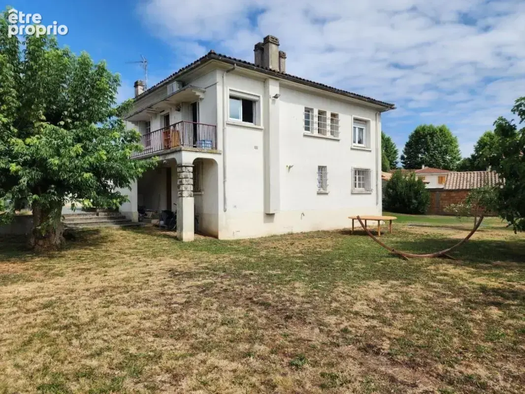 Maison sur deux niveaux 5 chambres Garages à vendre sur la commune de  PINEUILH (33) - photo 19