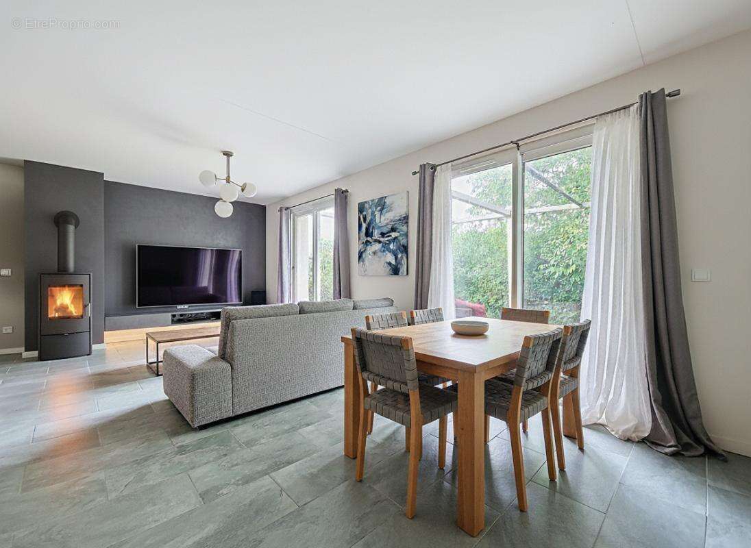 Maison à SAINT-JEAN-DE-BOURNAY