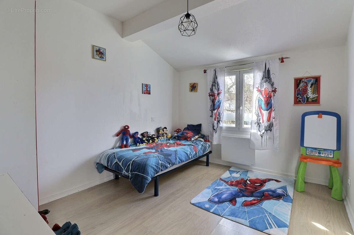 Maison à SAINT-SEURIN-DE-CURSAC