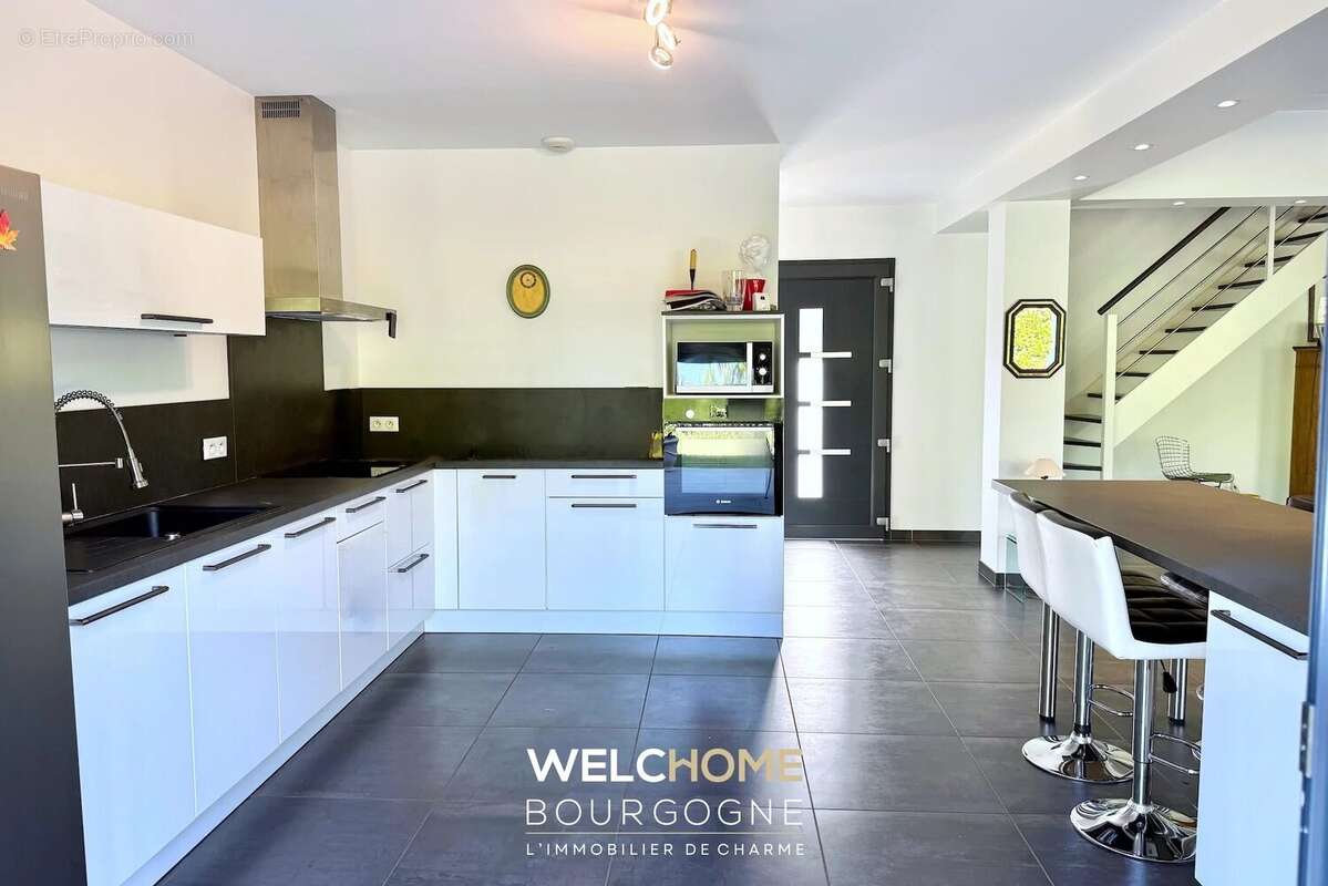 Maison à DRACY-LE-FORT