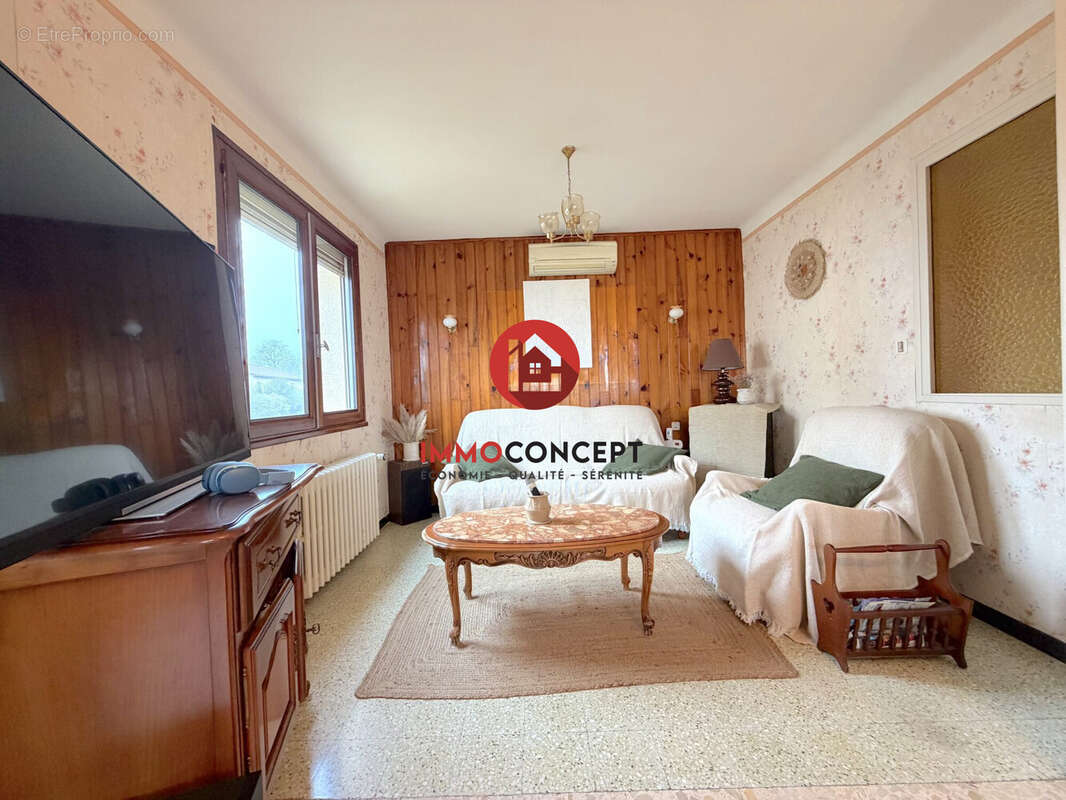 Maison à LAUDUN-L'ARDOISE