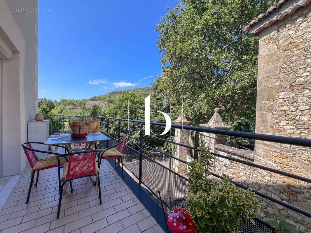 Maison 109 m² à Saint-Sauveur-De-Cruzieres  - photo 2