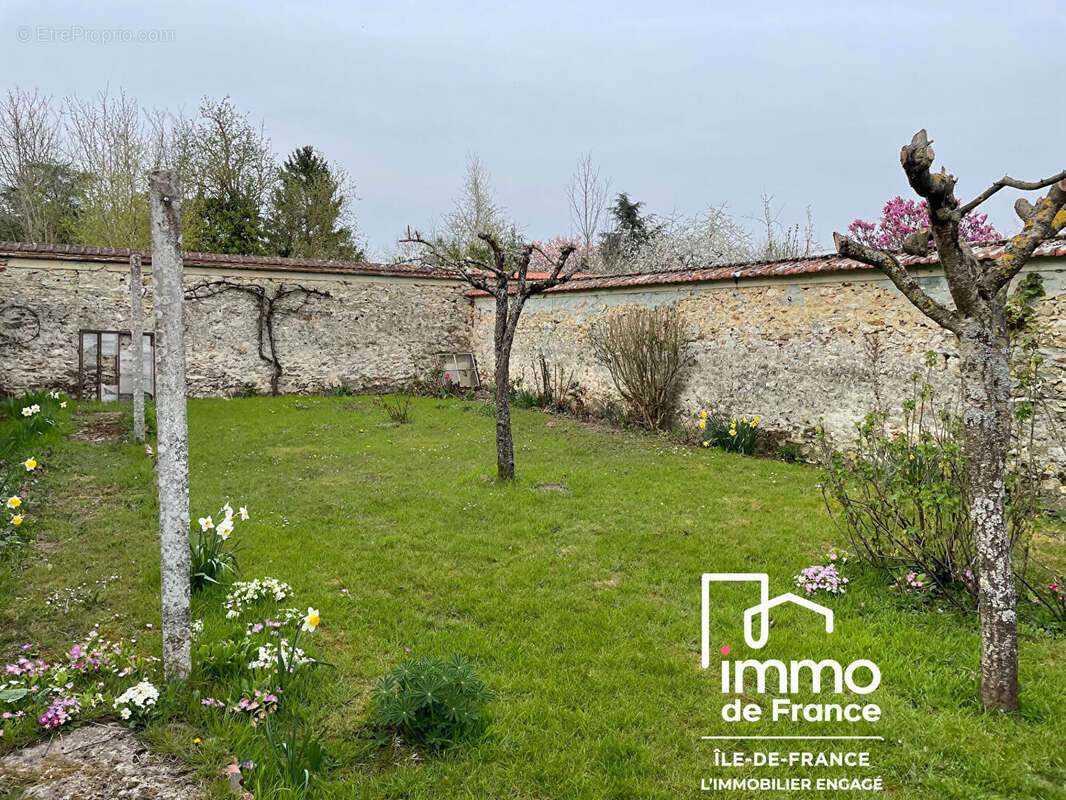 Maison à CHAMPEAUX