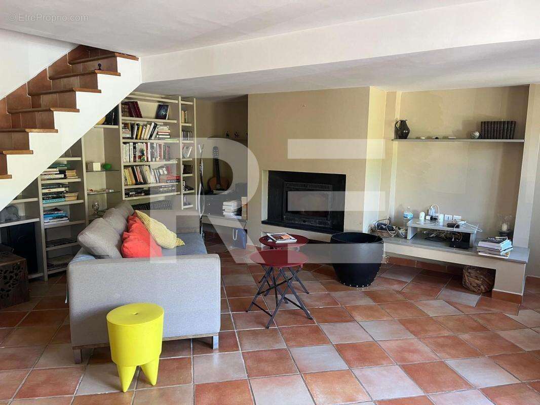 Superbe propriete avec piscine dependances la sainte baume - photo 7