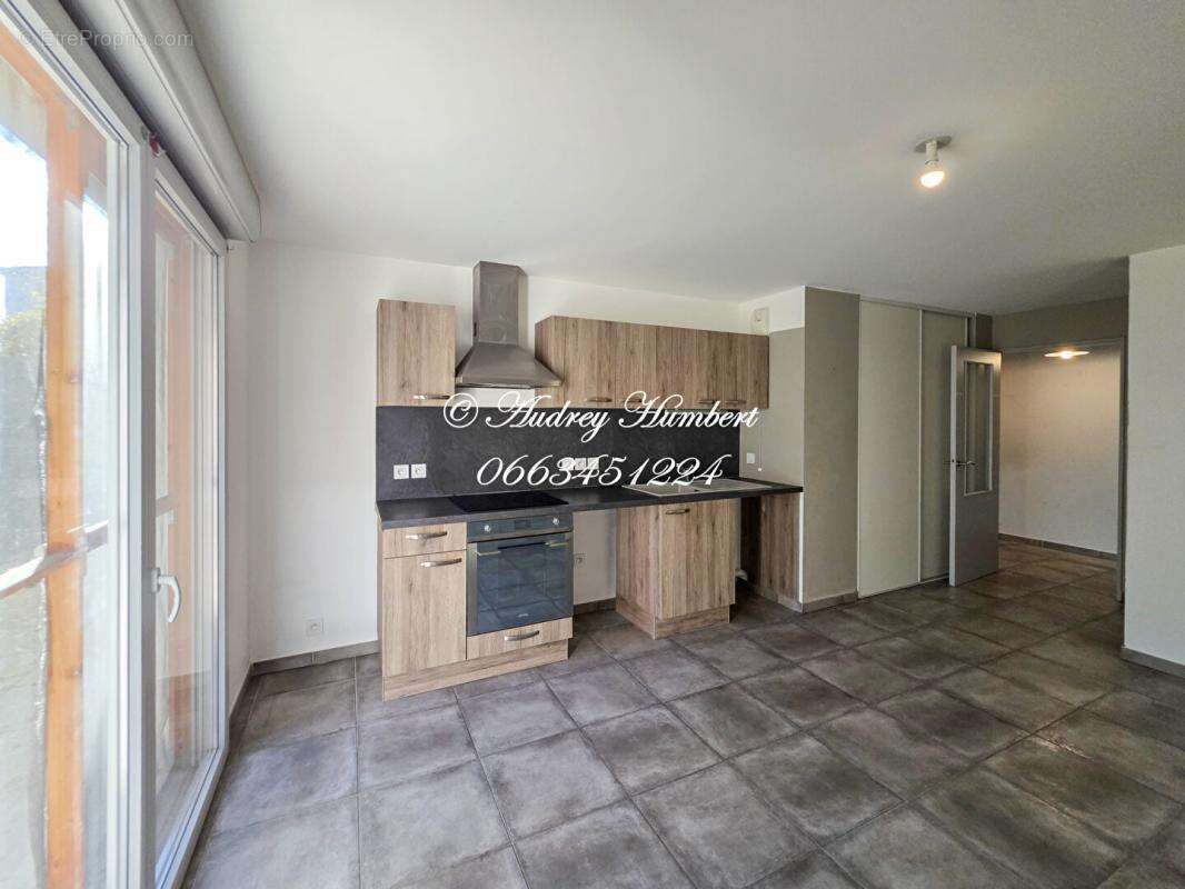 En RDC d'une résidence prisée, BEL APPARTEMENT T3 DE 67 M²  avec jardin, place de parking, terrasse et possibilité de garage en  - photo 4