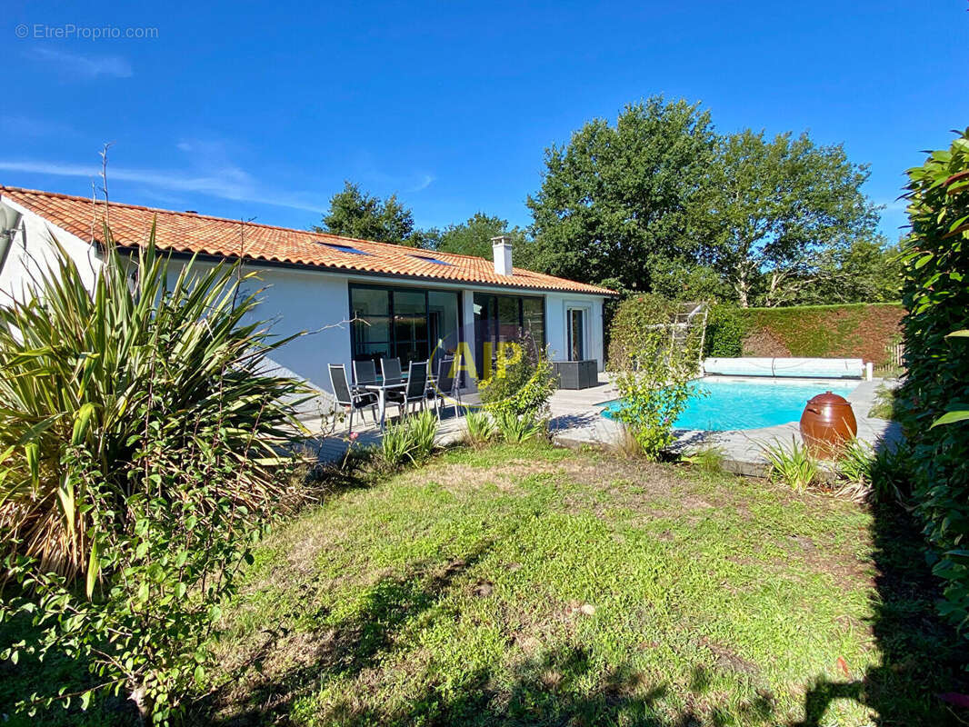 Maison à NAUJAC-SUR-MER