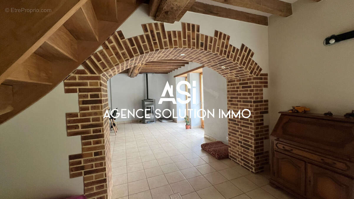 Maison à SAINTE-GEMMES-LE-ROBERT