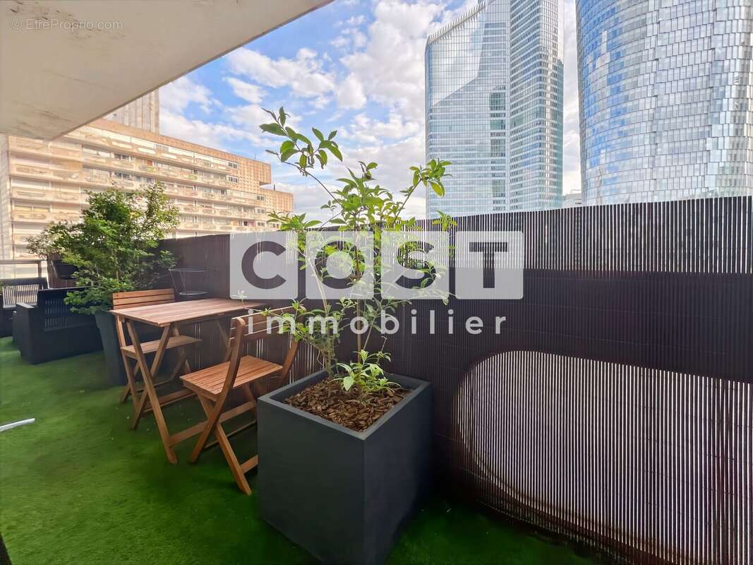 Appartement à COURBEVOIE