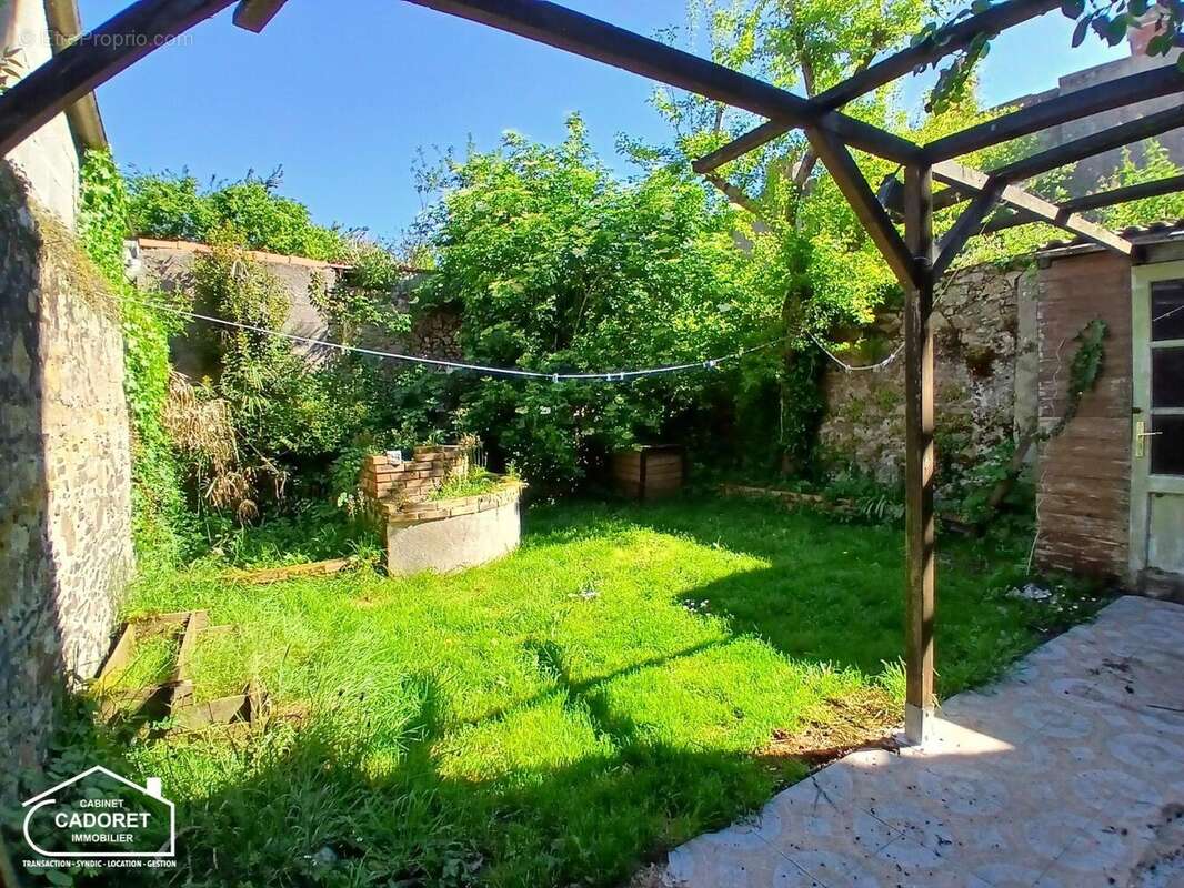   - Maison à PAIMBOEUF