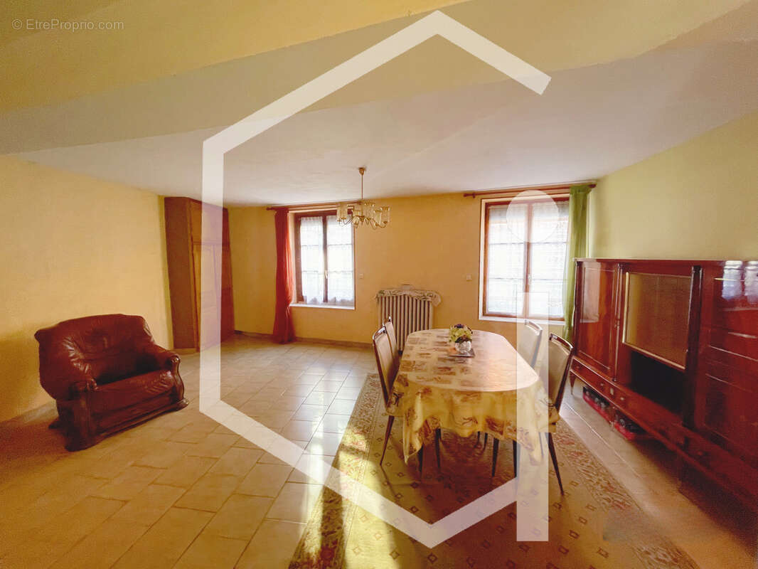 Maison à ENTRAINS-SUR-NOHAIN